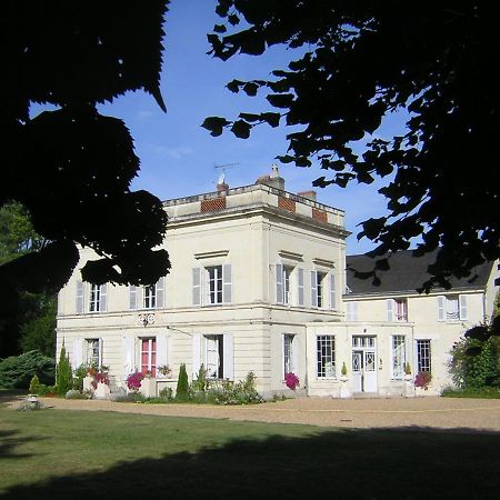 Les Longchamps Bed & Breakfast Neuille ภายนอก รูปภาพ