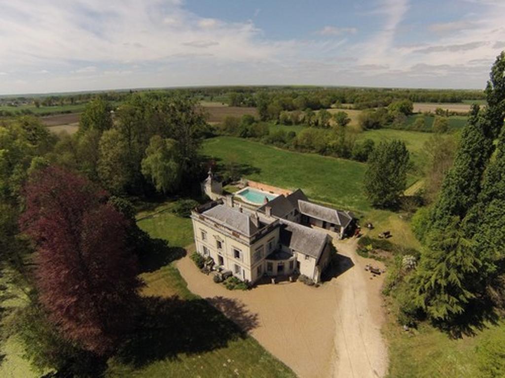Les Longchamps Bed & Breakfast Neuille ภายนอก รูปภาพ