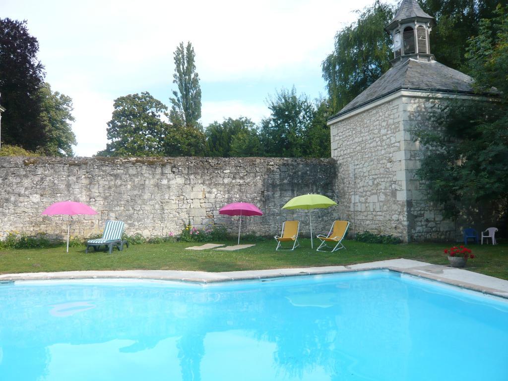 Les Longchamps Bed & Breakfast Neuille ภายนอก รูปภาพ