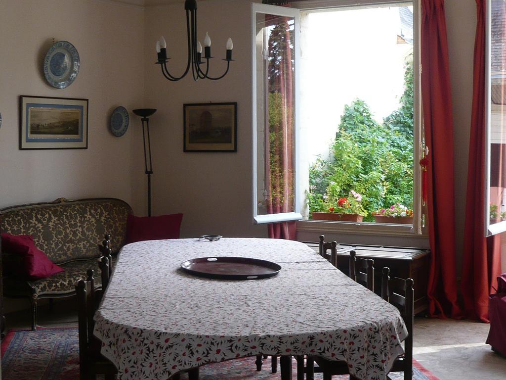 Les Longchamps Bed & Breakfast Neuille ภายนอก รูปภาพ