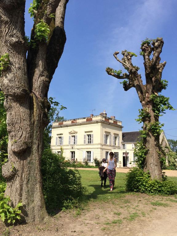 Les Longchamps Bed & Breakfast Neuille ภายนอก รูปภาพ