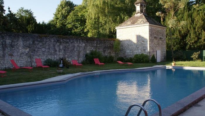 Les Longchamps Bed & Breakfast Neuille ภายนอก รูปภาพ