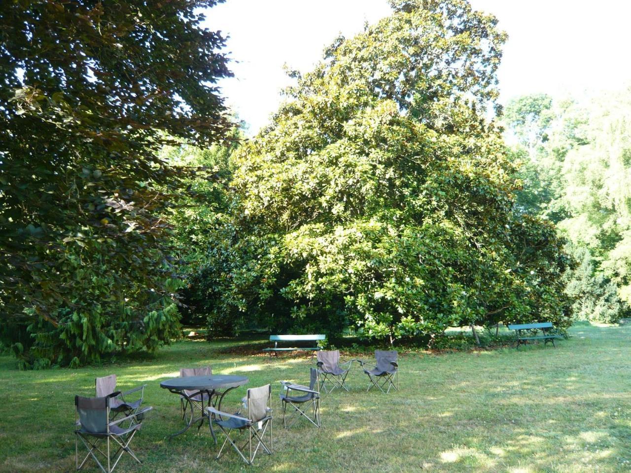 Les Longchamps Bed & Breakfast Neuille ภายนอก รูปภาพ