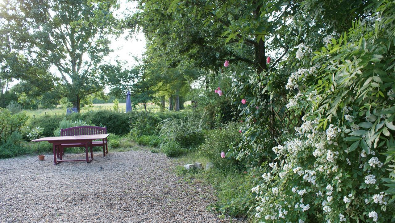 Les Longchamps Bed & Breakfast Neuille ภายนอก รูปภาพ
