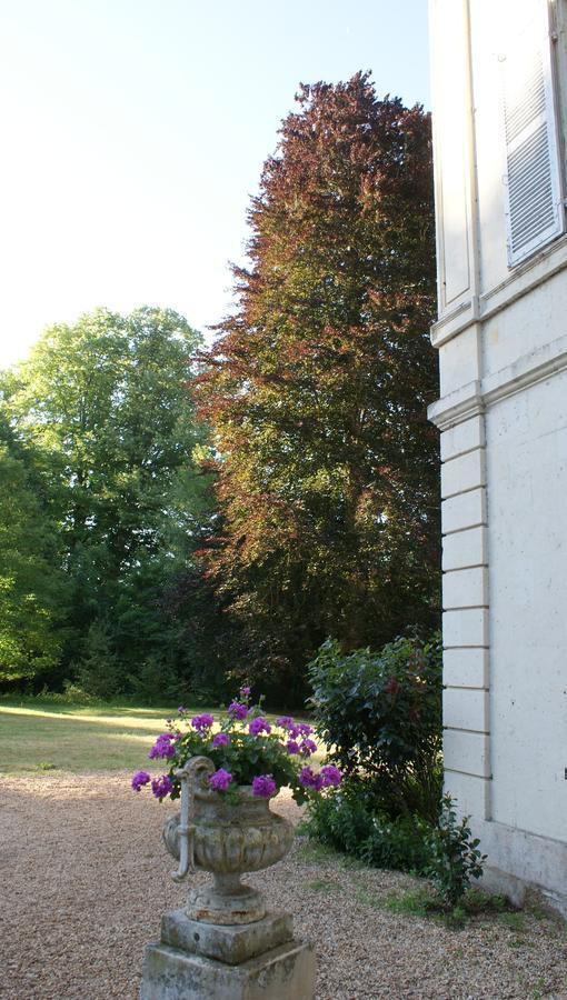 Les Longchamps Bed & Breakfast Neuille ภายนอก รูปภาพ