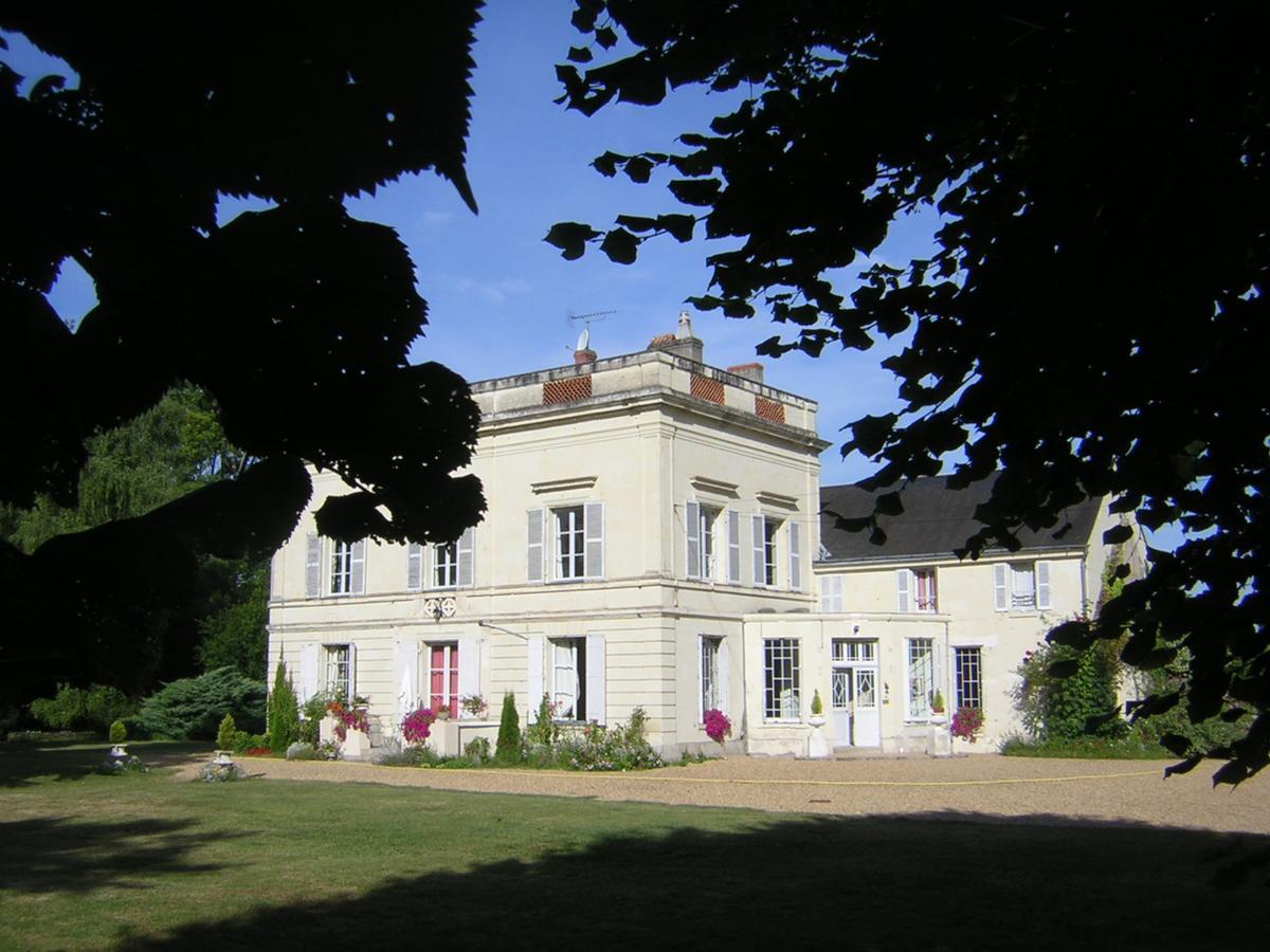 Les Longchamps Bed & Breakfast Neuille ภายนอก รูปภาพ
