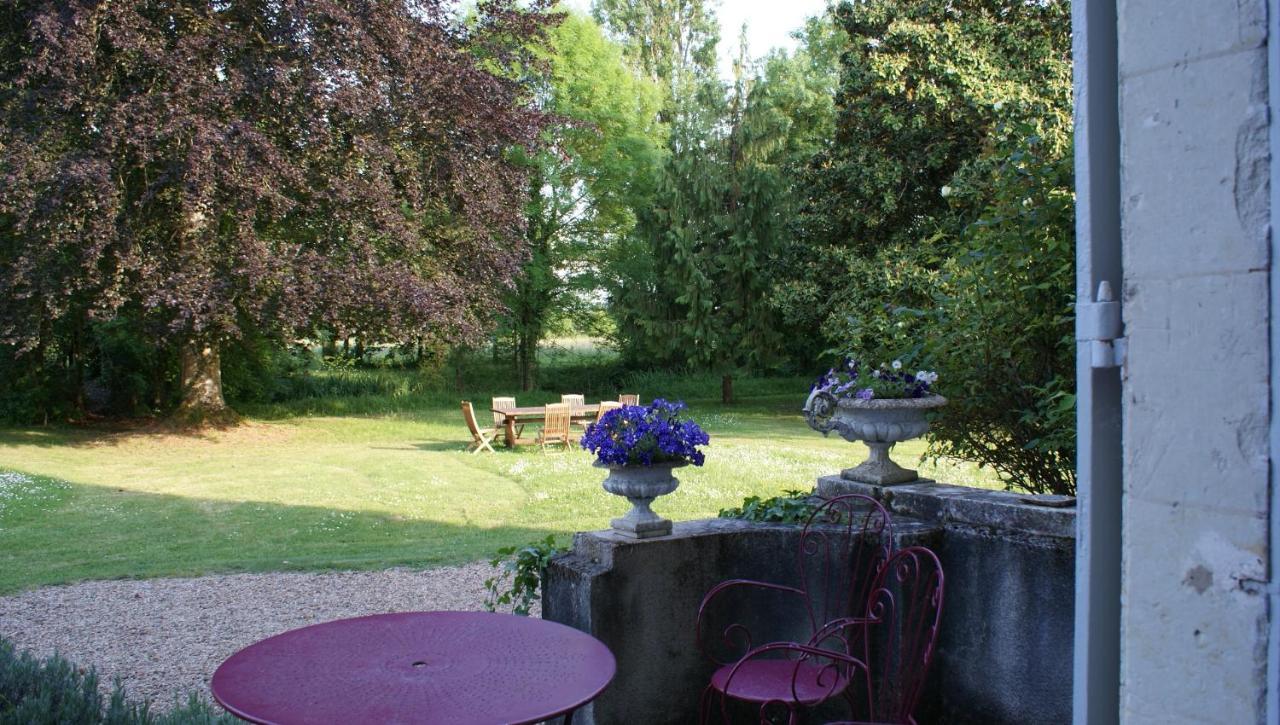 Les Longchamps Bed & Breakfast Neuille ภายนอก รูปภาพ